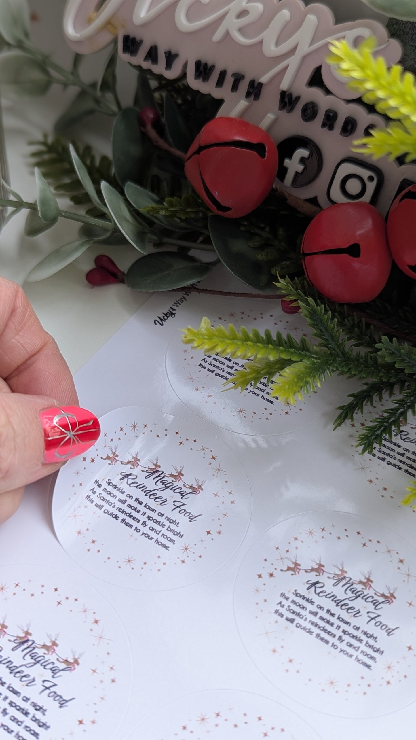 Reindeer food round gloss stickers