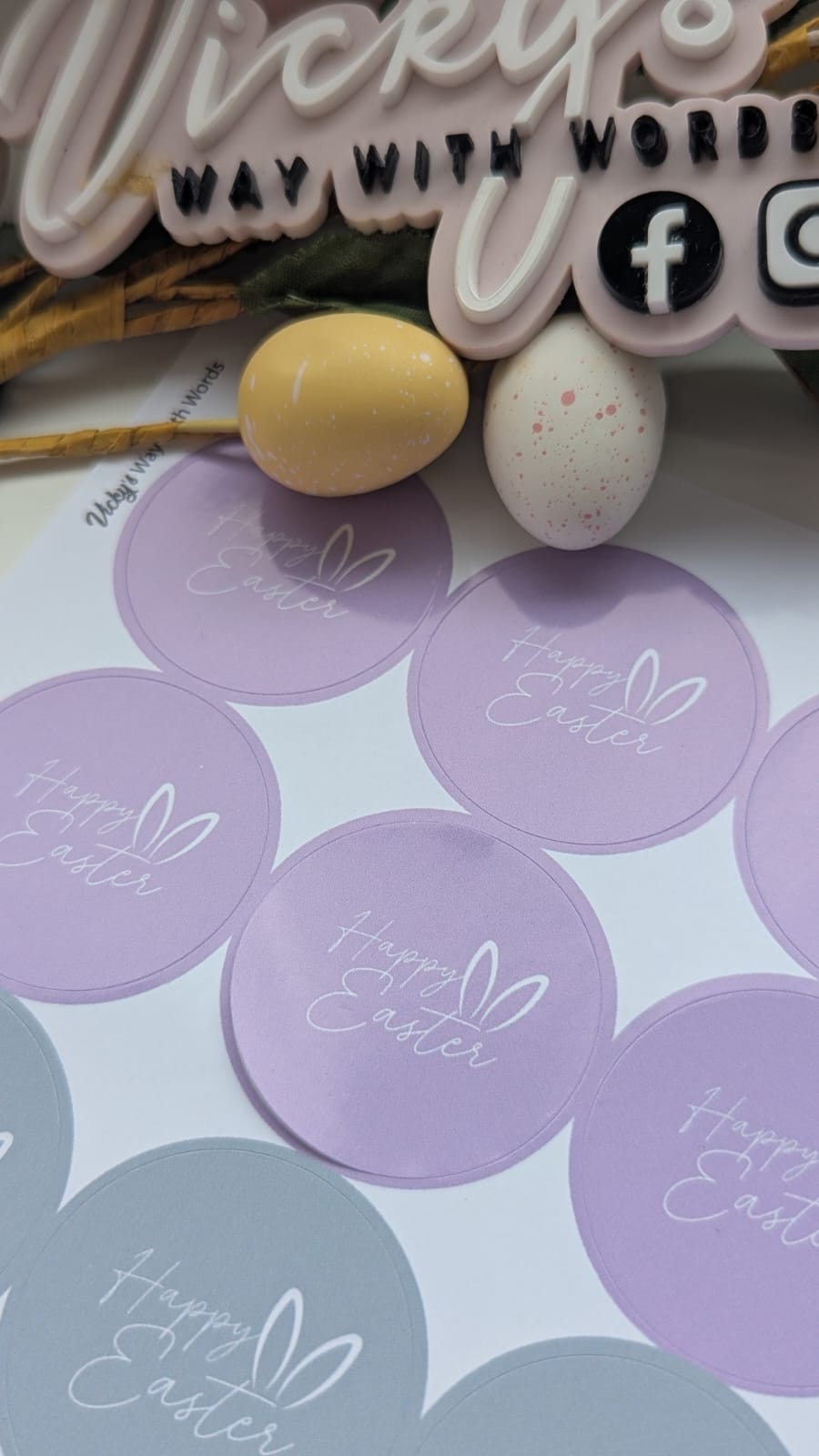 Round pastel Happy Easter stickers