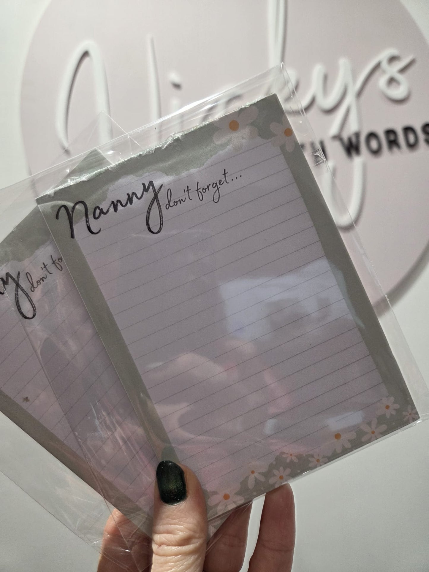 Green daisy design don't  forget tear off pad