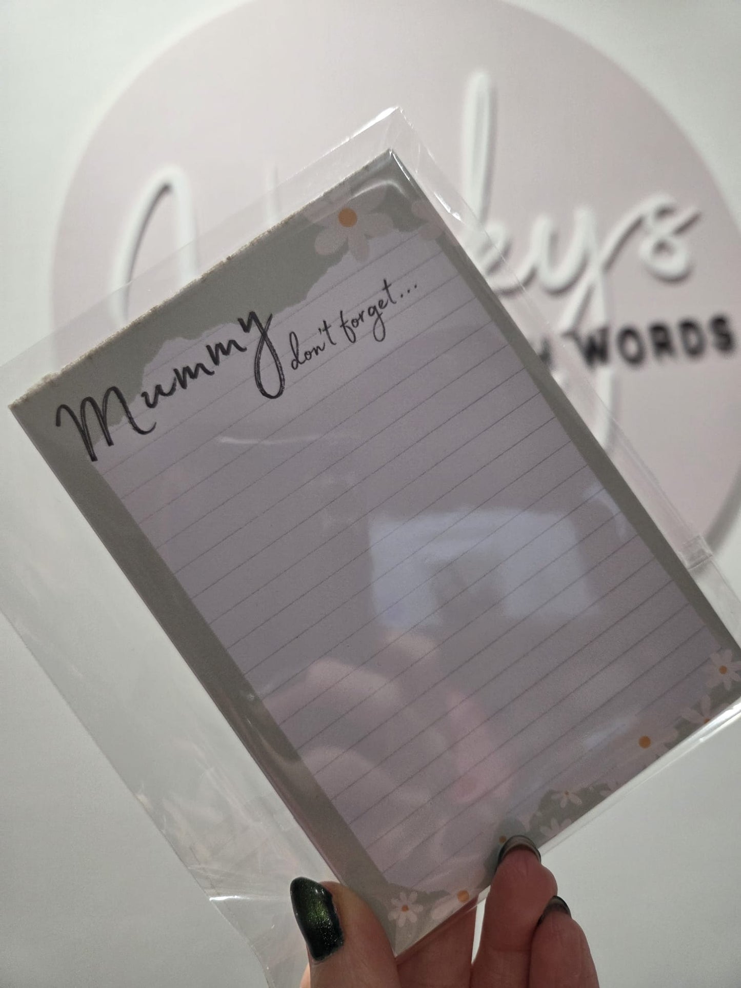 Green daisy design don't  forget tear off pad