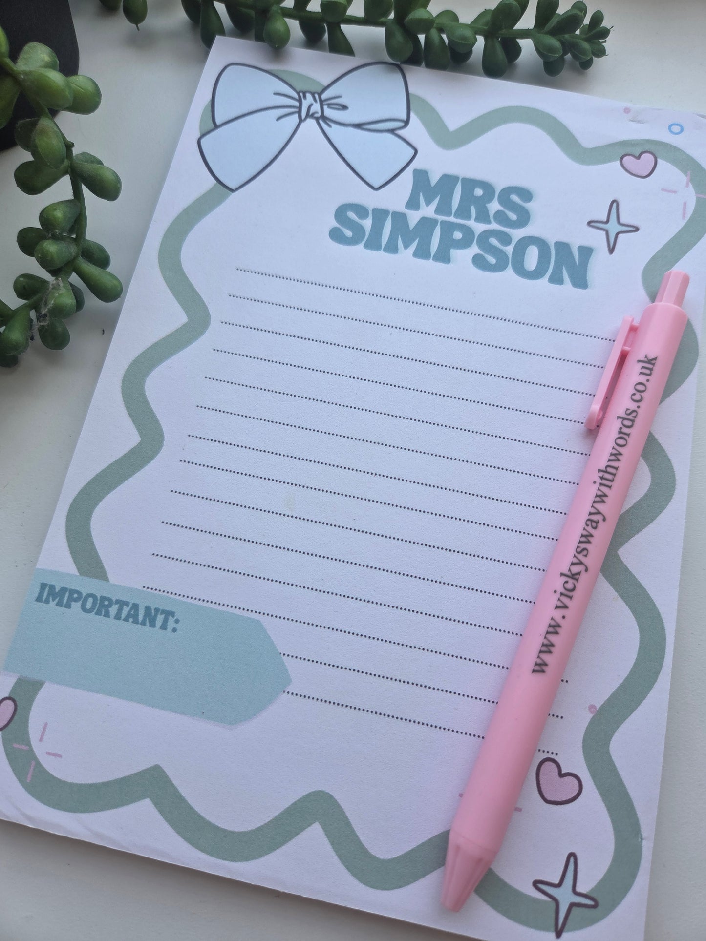 Green bow design personalised notepad